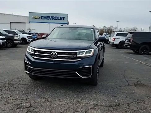 Used 2022 Volkswagen Atlas SEL Premium image 3