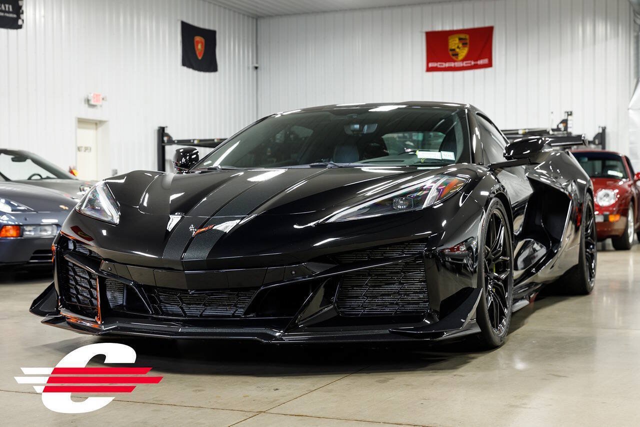 Used 2023 Chevrolet Corvette Z06 w/ Z07 Performance Package RWD image 7