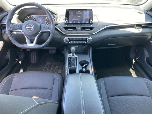 Used 2025 Nissan Altima 2.5 SV FWD image 13