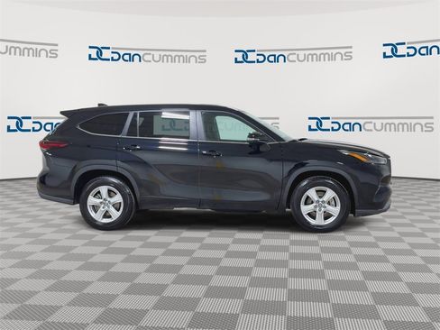Used 2024 Toyota Highlander LE image 9