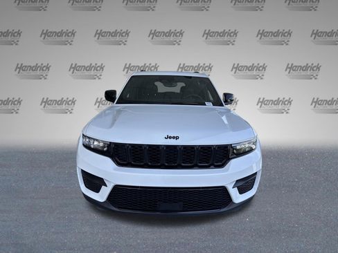 Used 2024 Jeep Grand Cherokee Altitude image 3