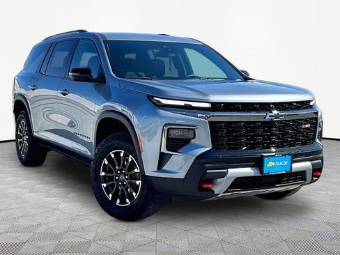 Used 2024 Chevrolet Traverse Z71 image 1