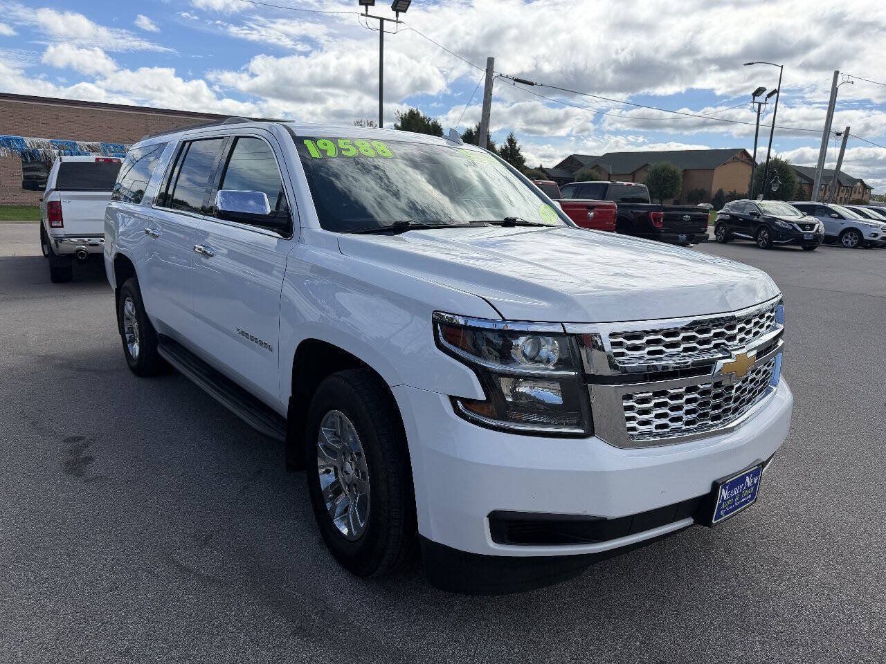 Used 2018 Chevrolet Suburban LT AWD/4WD image 3