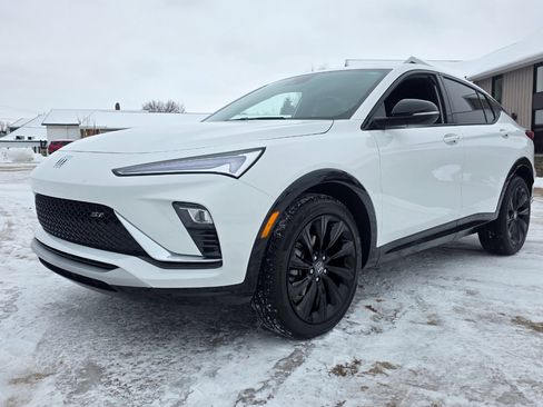 Used 2024 Buick Envista Sport Touring w/ Convenience I Package image 2