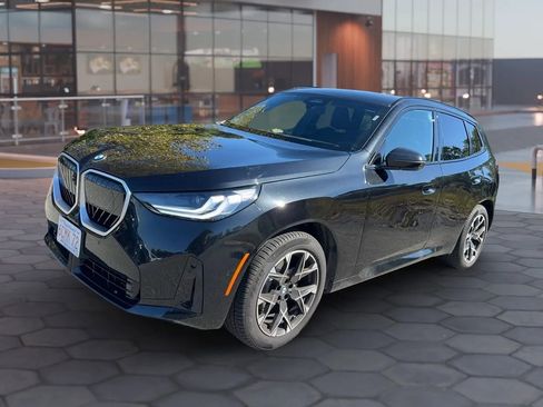 Used 2025 BMW X3 xDrive30i w/ Premium Package image 2