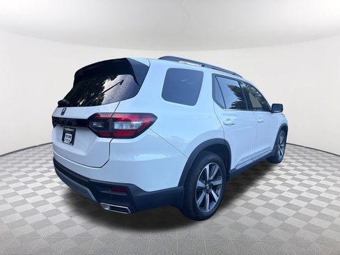 Used 2024 Honda Pilot Touring image 5