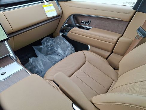 New 2025 Land Rover Range Rover SE image 14