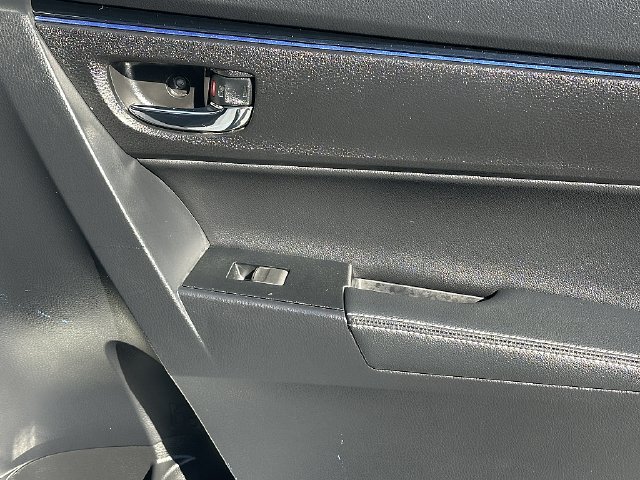 Used 2017 Toyota Corolla SE w/ Carpet Mat Package (TMS) FWD image 15