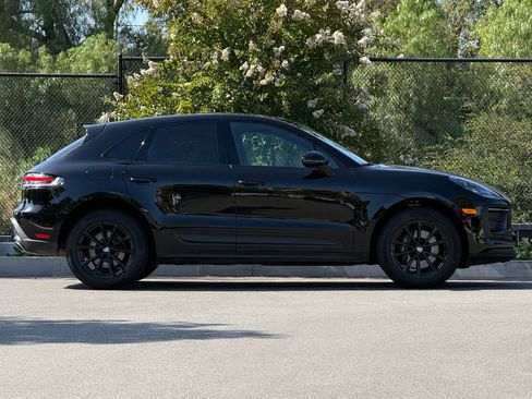 Certified 2024 Porsche Macan AWD/4WD image 8