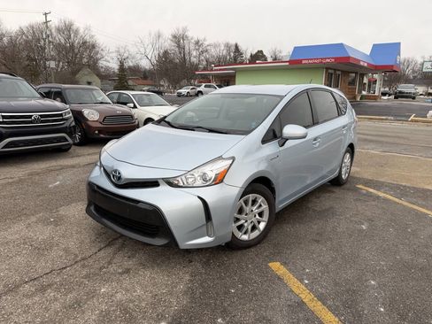 Used 2015 Toyota Prius V Two image 2