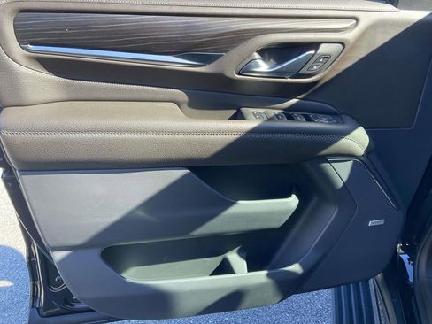 Used 2022 GMC Yukon XL Denali w/ Denali Premium Package image 13