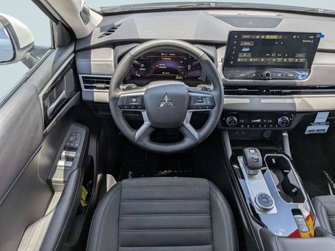 New 2026 Mitsubishi Outlander SE FWD image 15