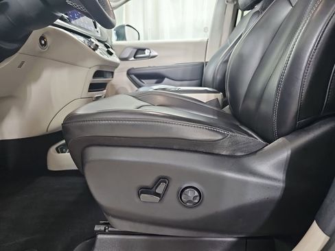 Used 2023 Chrysler Pacifica Touring-L FWD image 35