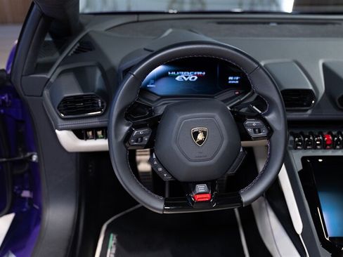 Used 2023 Lamborghini Huracan EVO RWD image 9