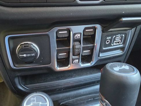 Used 2025 Jeep Wrangler Unlimited Sahara AWD/4WD image 21