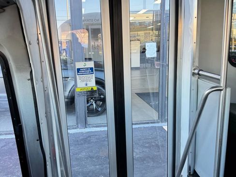 Used 2016 Ford E-350 and Econoline 350 Super Duty image 9