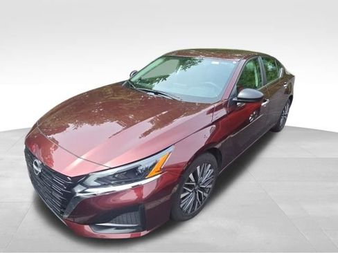 Used 2025 Nissan Altima 2.5 SV FWD image 9