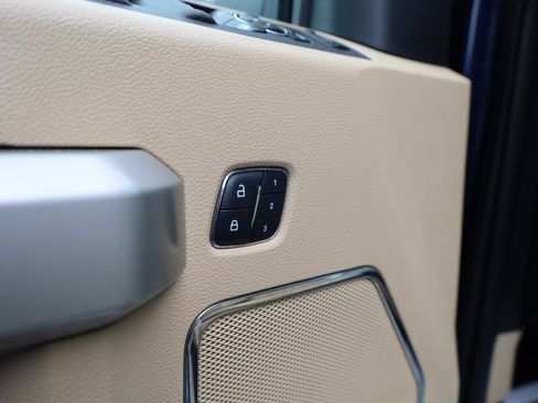 Used 2018 Ford F250 Lariat w/ Chrome Package image 5