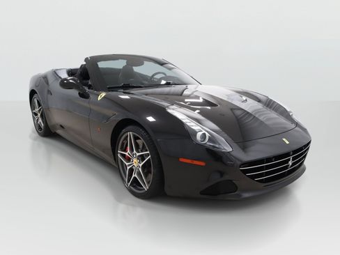 Used 2016 Ferrari California T RWD image 4