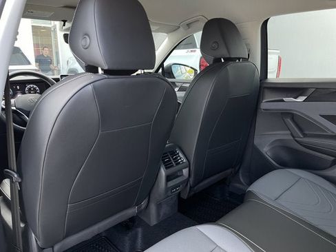 New 2026 Volkswagen Tiguan SE image 24