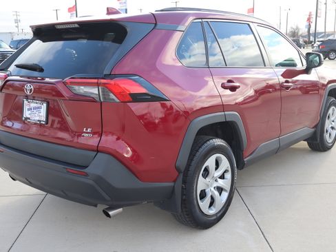 Used 2021 Toyota RAV4 LE image 6