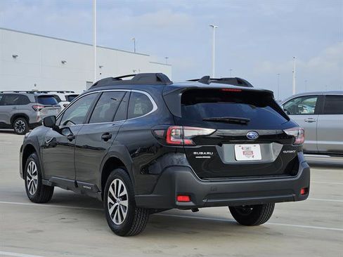 Certified 2025 Subaru Outback Premium image 3