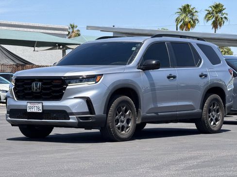 Used 2025 Honda Pilot TrailSport image 7
