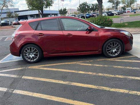 Used 2011 MAZDA MAZDA3 s Grand Touring w/ Tech Pkg FWD image 3