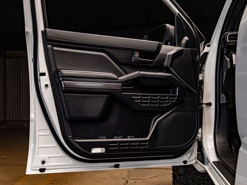 Used 2025 Toyota 4Runner SR5 AWD/4WD image 30