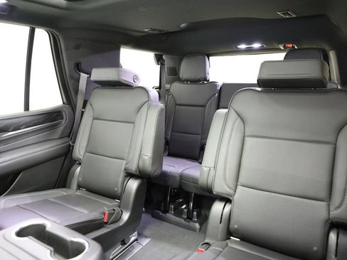 Used 2022 GMC Yukon Denali w/ Advanced Technology Package AWD/4WD image 13