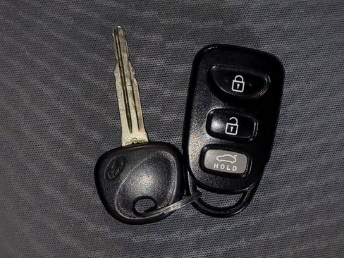Used 2016 Hyundai Elantra SE FWD image 32