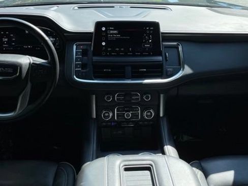 Used 2022 GMC Yukon XL SLT w/ SLT Premium Package AWD/4WD image 17