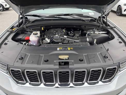 Used 2025 Jeep Grand Cherokee Laredo X image 26