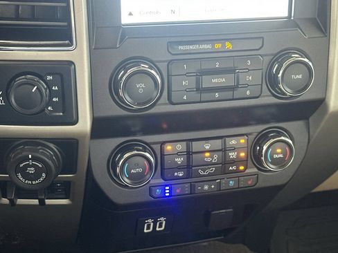 Used 2019 Ford F150 Lariat AWD/4WD image 21