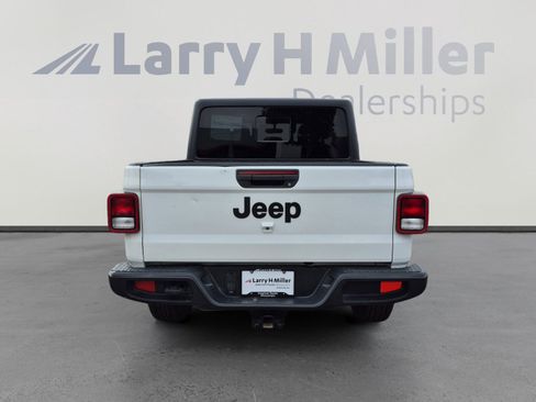 Used 2023 Jeep Gladiator Sport AWD/4WD image 4