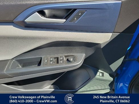 Used 2023 Volkswagen Taos SE w/ Panoramic Sunroof Package image 39