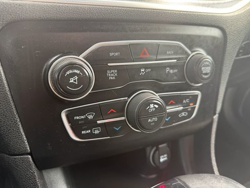 Used 2016 Dodge Charger R/T Scat Pack w/ Beats Audio Group RWD image 34