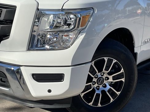Used 2024 Nissan Titan SV w/ SV Convenience Package image 8