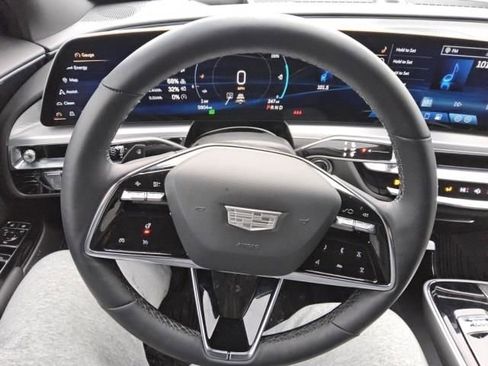 Used 2025 Cadillac Lyriq Luxury AWD/4WD image 2