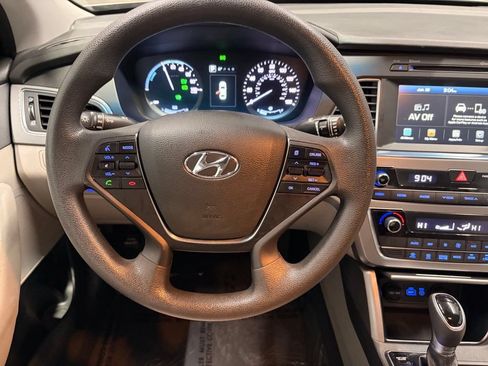 Used 2017 Hyundai Sonata SE FWD image 12