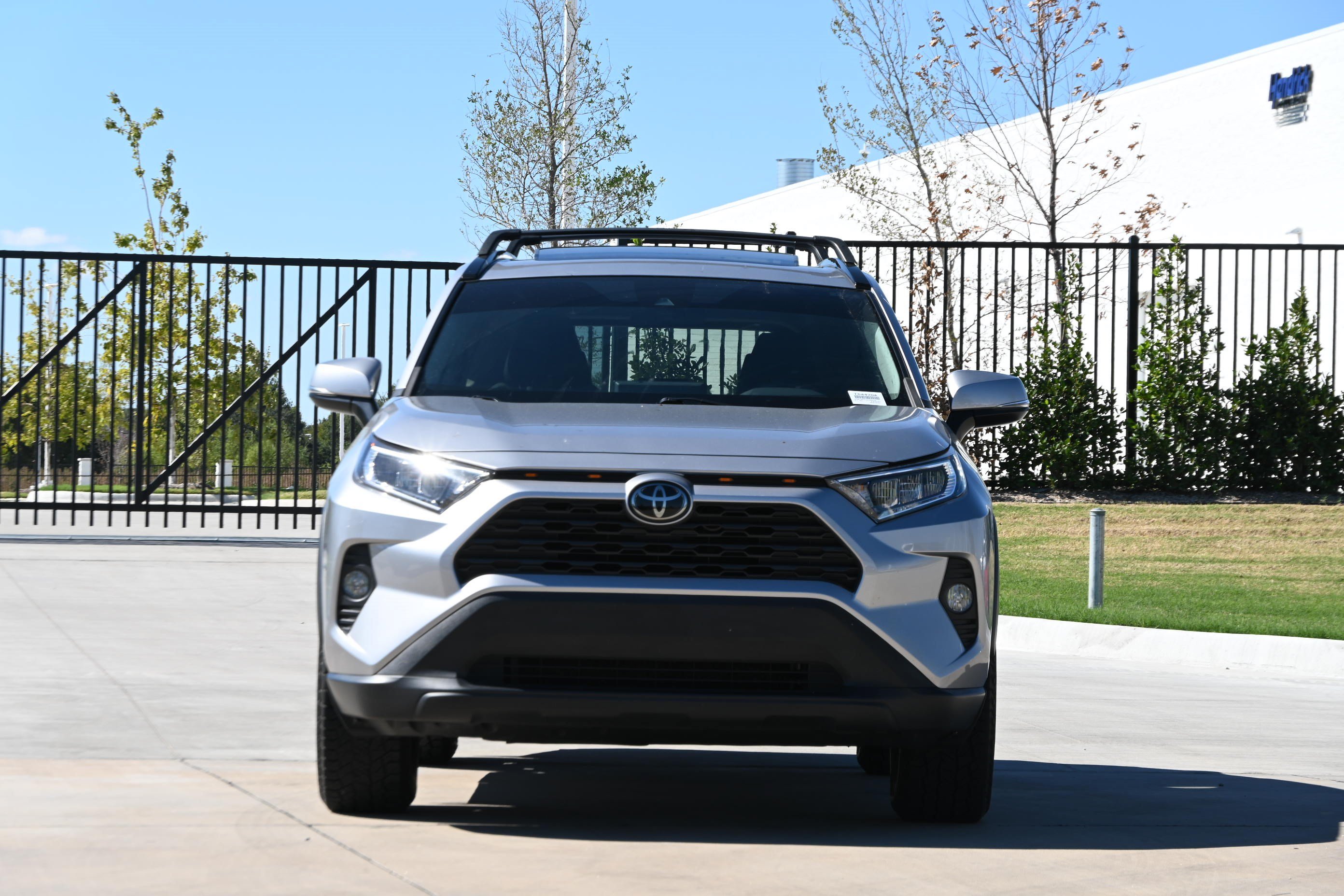 Used 2019 Toyota RAV4 XLE w/ Convenience Package AWD/4WD image 3