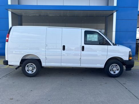 New 2025 Chevrolet Express 2500 image 2