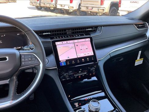 New 2025 Jeep Grand Cherokee Limited image 6