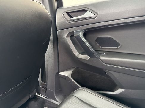 Used 2021 Volkswagen Tiguan SE R-Line image 17