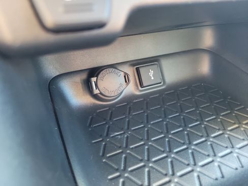 Used 2020 Toyota RAV4 XLE image 37