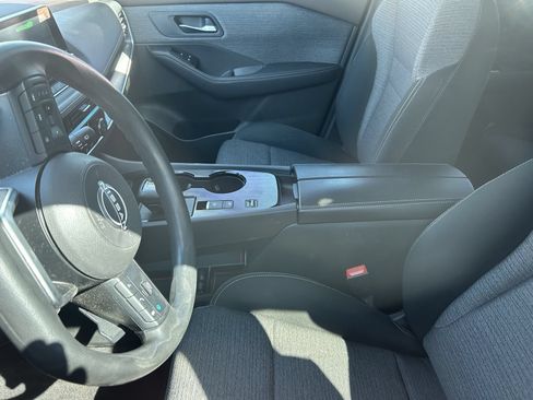Used 2022 Nissan Rogue SV FWD image 12