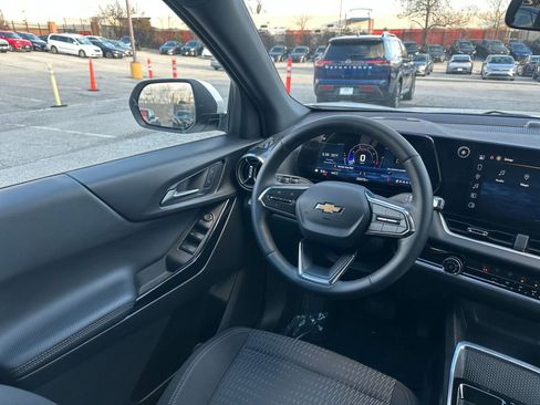 Used 2025 Chevrolet Equinox LT image 33