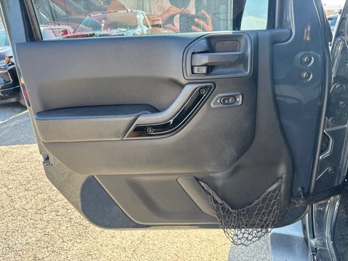 Used 2017 Jeep Wrangler Unlimited Sahara AWD/4WD image 10