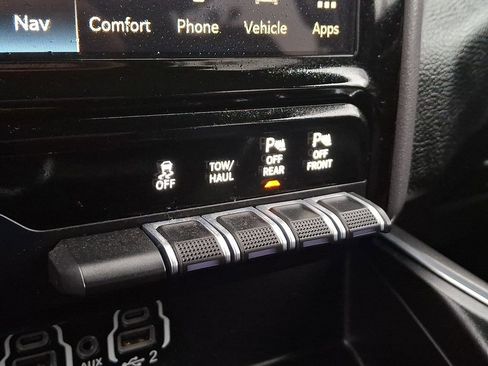Used 2023 RAM 1500 Laramie AWD/4WD image 25