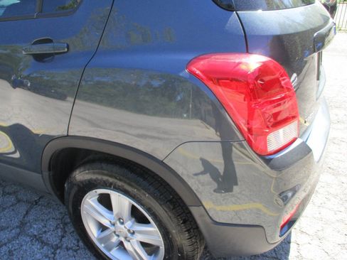Used 2021 Chevrolet Trax LS FWD image 16